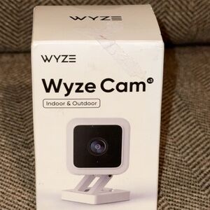 NWT Wyze Cam 3 Security Surveillance Camera in white INDOOR OUTDOOR!